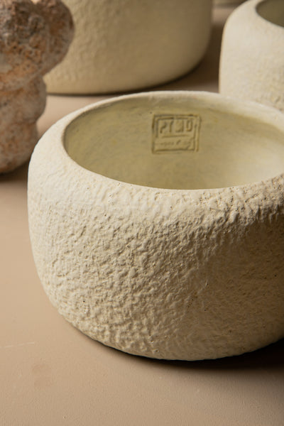 PTMD Evelynn White round cement pot low S