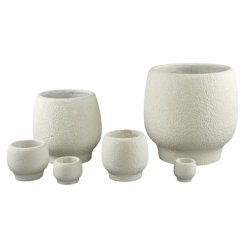 PTMD Evelynn White round cement pot on base L